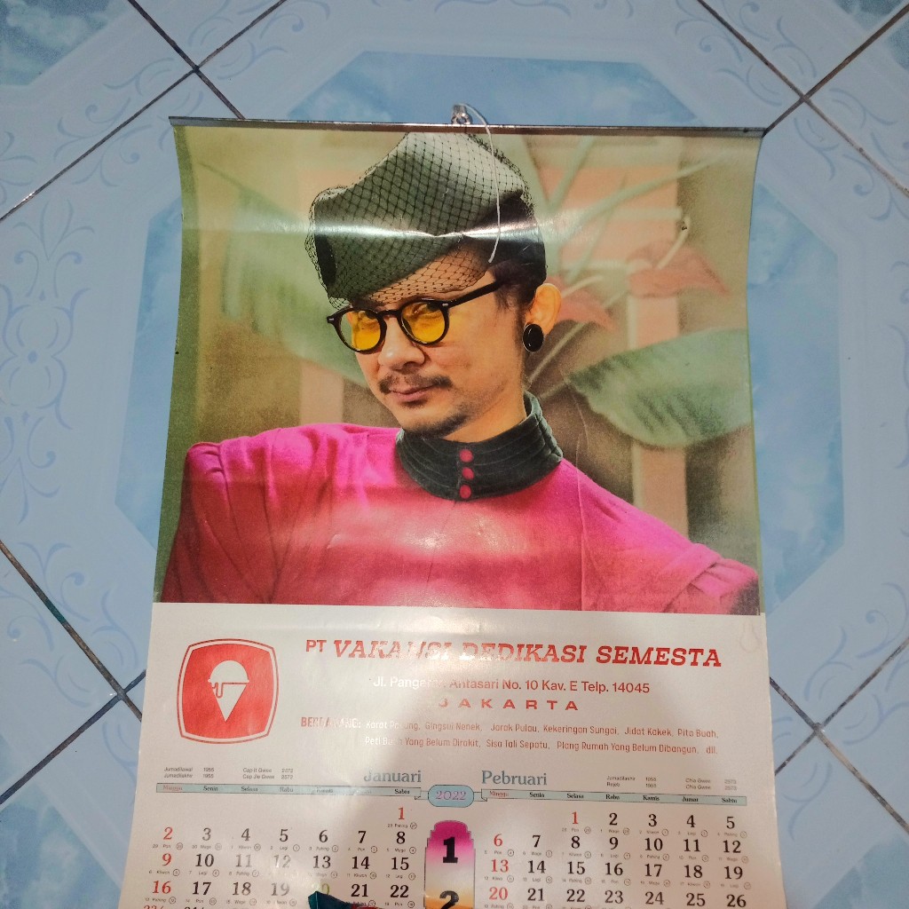 VINDES Store Merchandise Kalender Dinding 2022 Foto Vincent & Desta Original