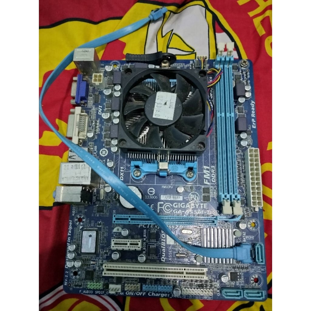 mobo GA-A55M-DS2 FM 1 + processor kondisi gambling (tidak diketahui)