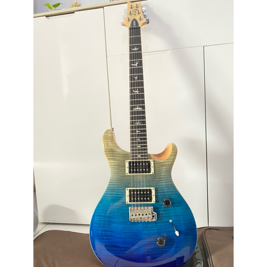 PRS SE Custom 24 in Blue Fade Limited Edition