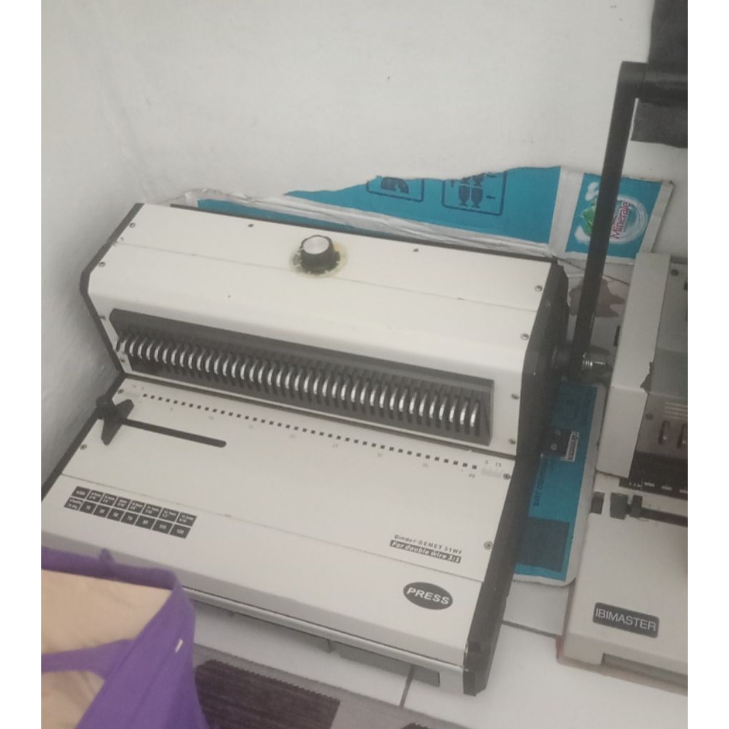 MESIN JILID SPIRAL KAWAT LUBANG KOTAK KECIL F4