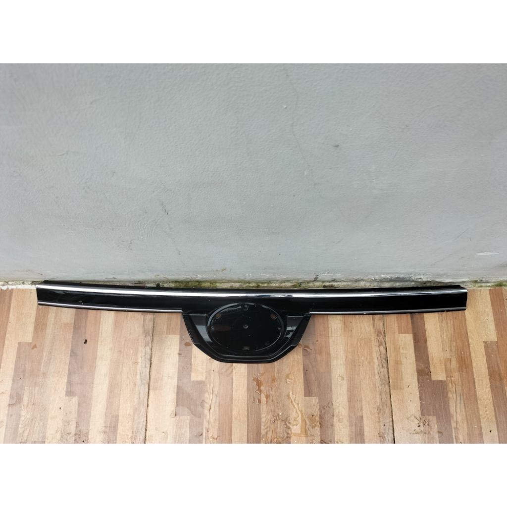 List grill moulding Avanza tahun 2023-2024 secend original