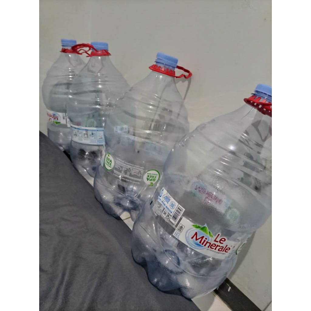 galon le mineral kosong bekas pemakaian pribadi