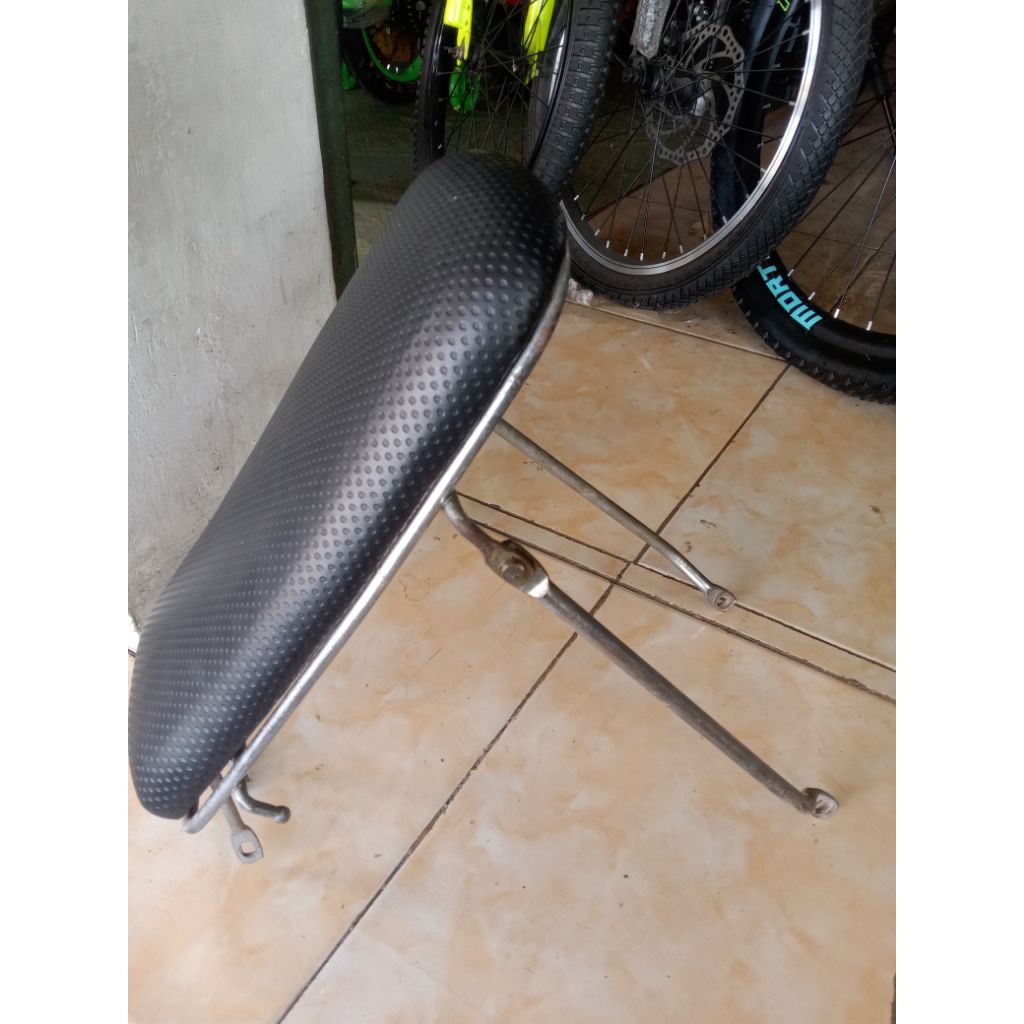 bagasi sepeda dudukan busa 20 in mini bekas