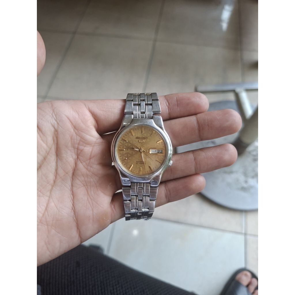 Seiko 5 Automatic 7s26 Gold Dial Motif