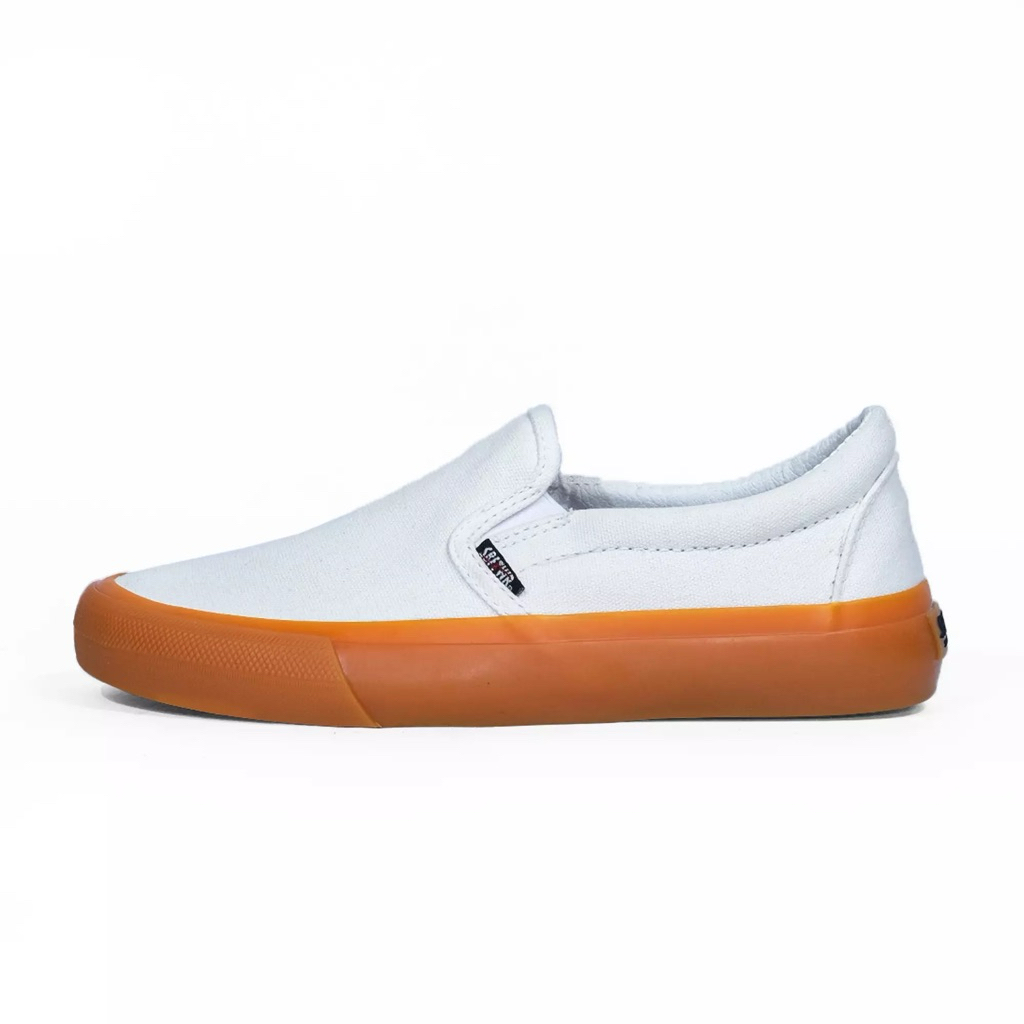 sepatu slip on saba