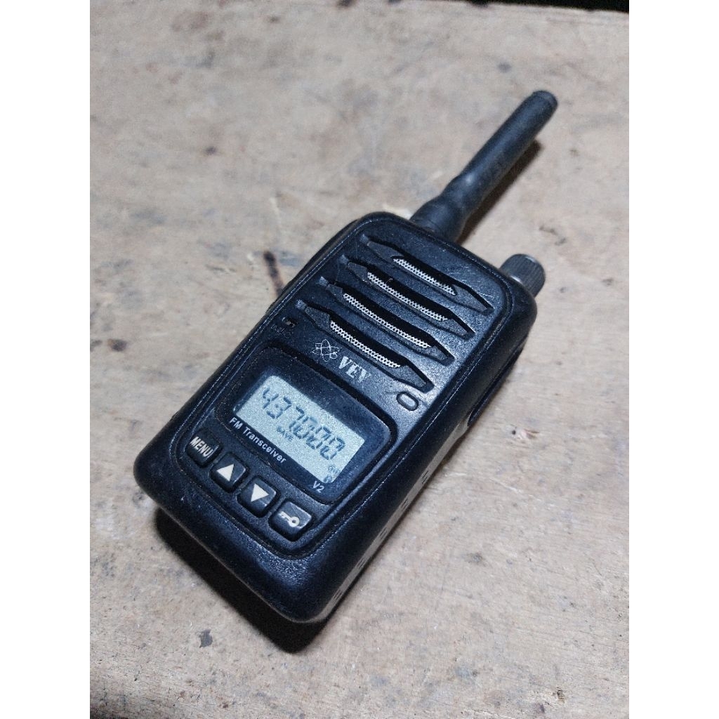HT VEV MODEL V2 UHF BEKAS
