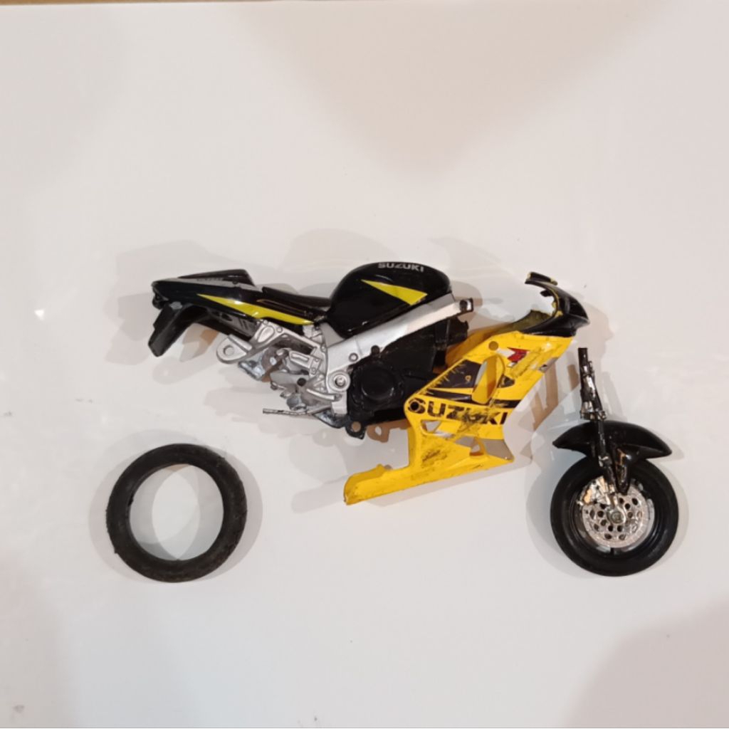 Junk diecast motor Suzuki maisto