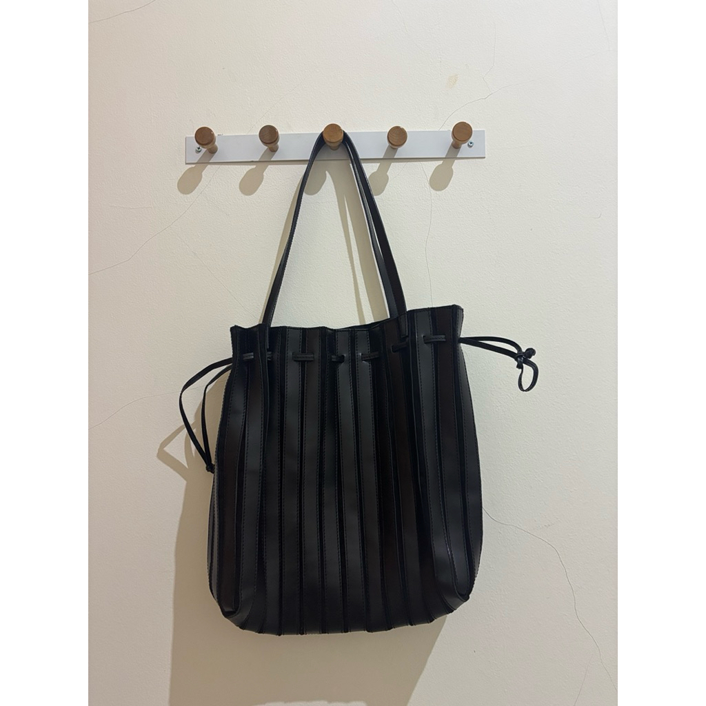 preloved medium pleats by kaynn