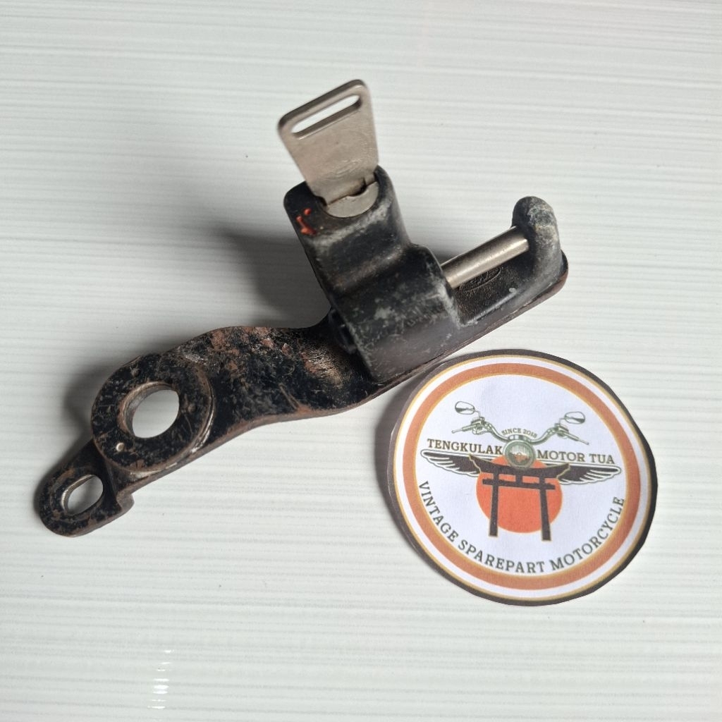 Helmet holder Kunci helm set braket original NOS s90 s90z benly s110 cs90 90z s90