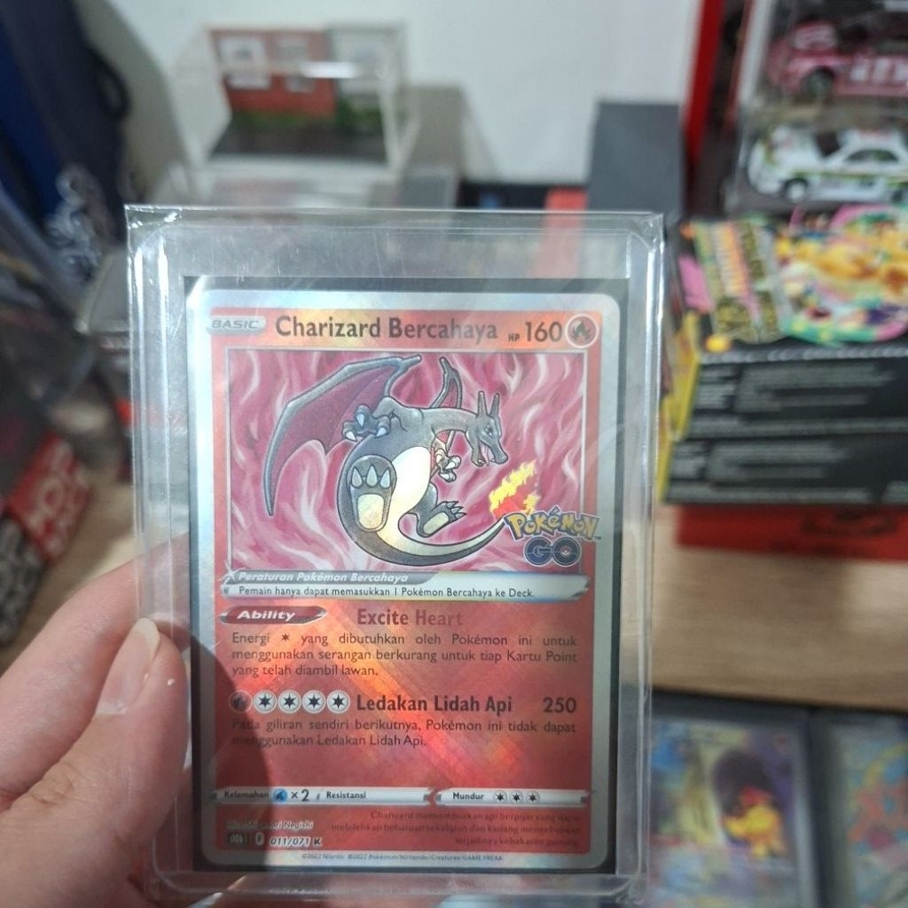 Kartu Pokemon Charizard Bercahaya 011