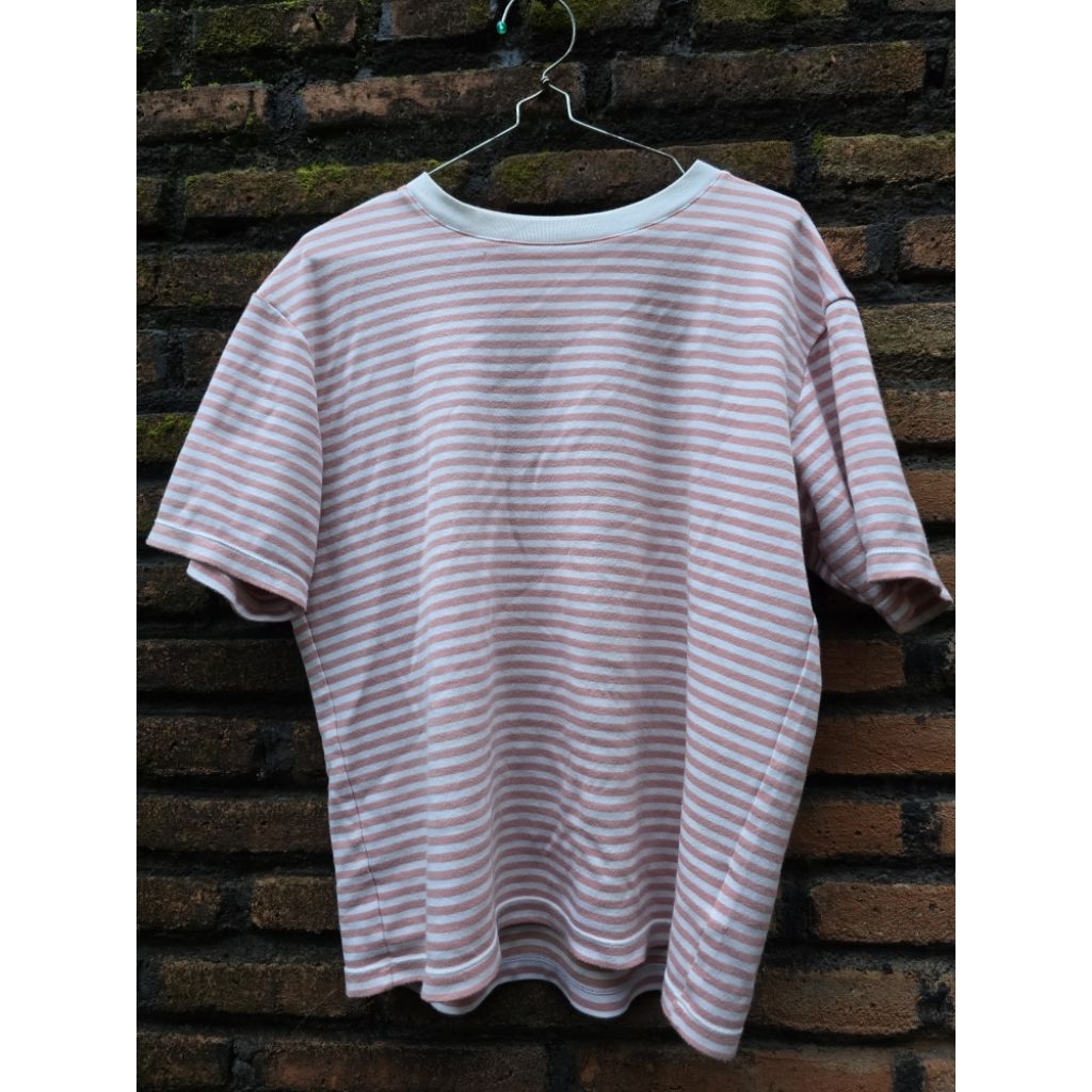 Preloved Kaos Uniqlo Garis