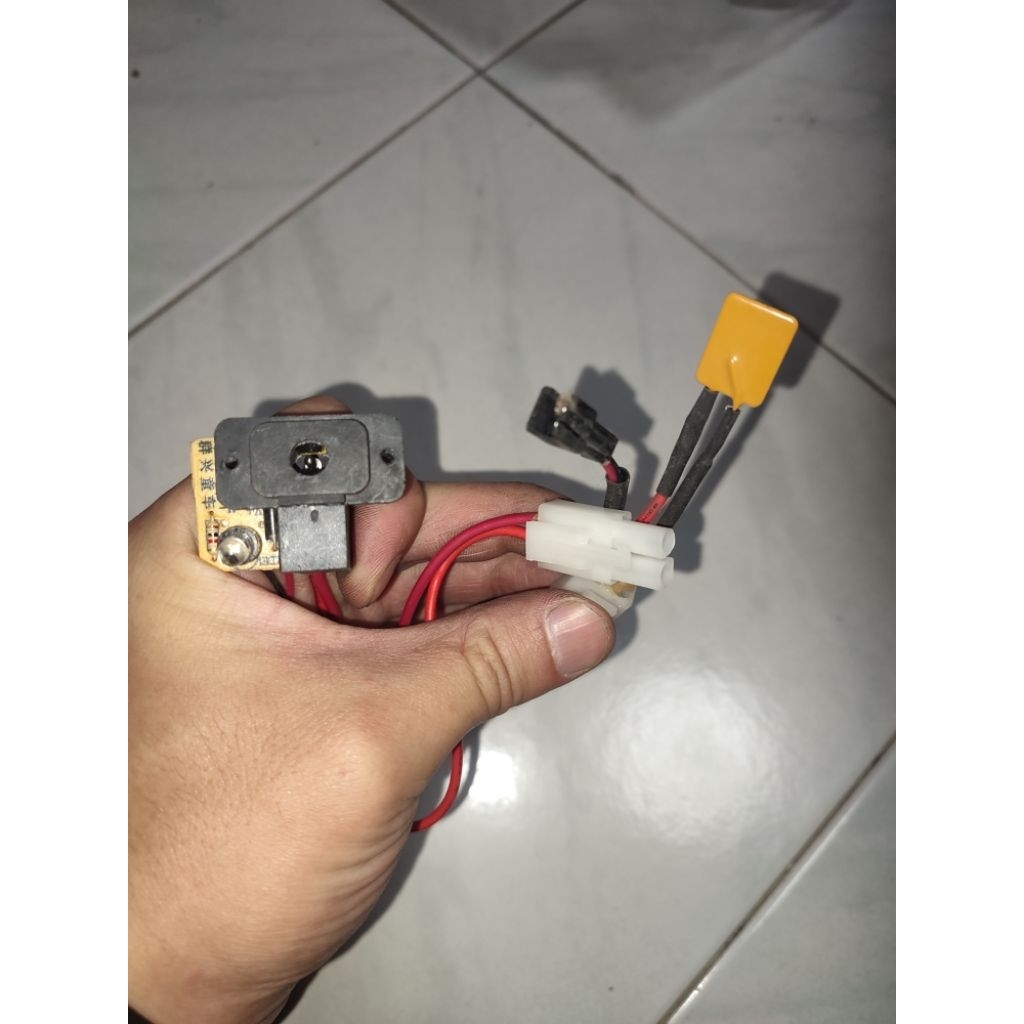 LUBANG CHARGER / CAS + SEKRING UNTUK MOBIL-MOBILAN AKI REMOTE ANAK-ANAK MVP