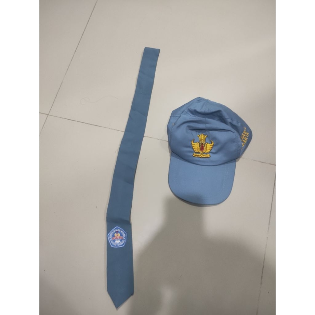 dasi topi sman