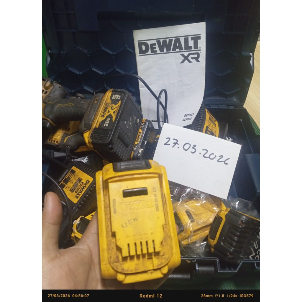 Dewalt 20V/5AH + Adaptor