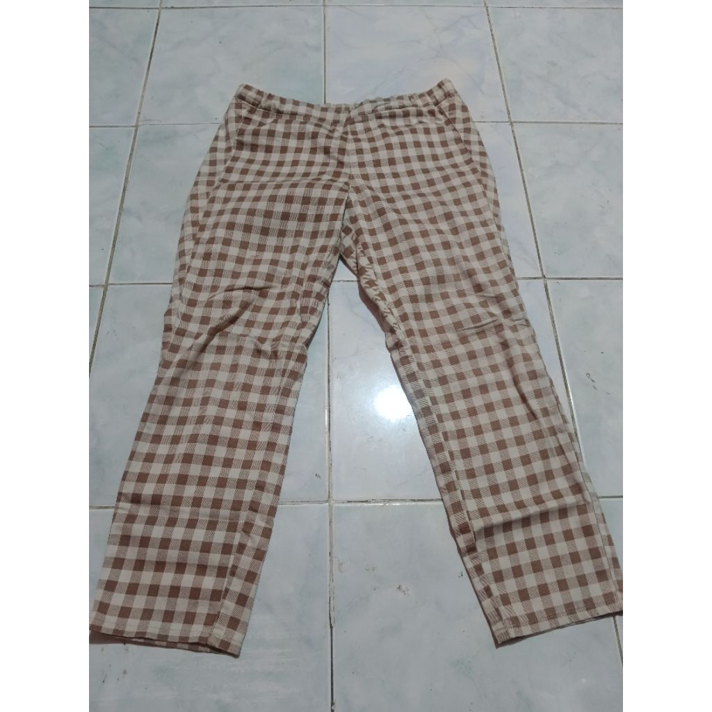 CELANA WANITA DEWASA 7/8 UNIQLO ORI MOTIF KOTAK WARNA COKLAT MUDA SIZE M