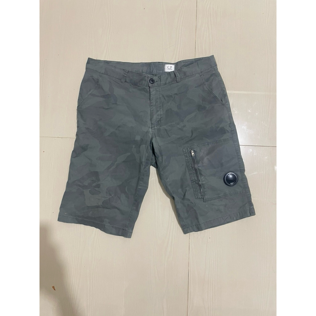 KODE:161-CELANA PENDEK MOTIF BRAND CP COMPANY