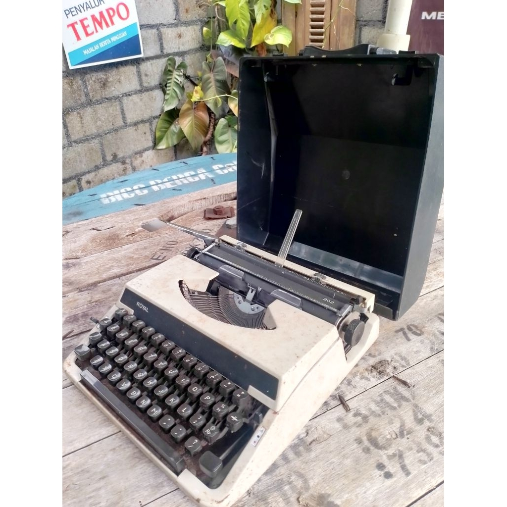 Mesin tik manual "ROYAL" original Japan jadul vintage normal