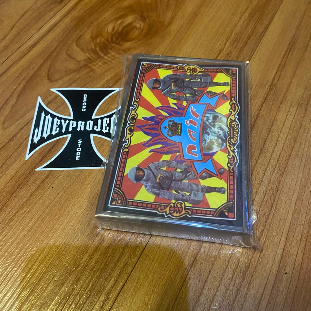 kaset naif - self tittled