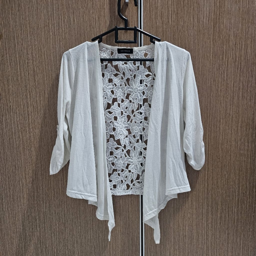 preloved outer putih pantai