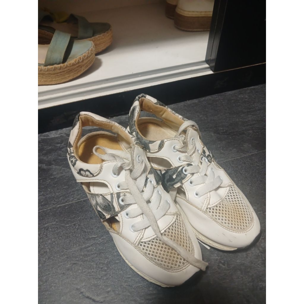 PRELOVED SNEAKERS WANITA