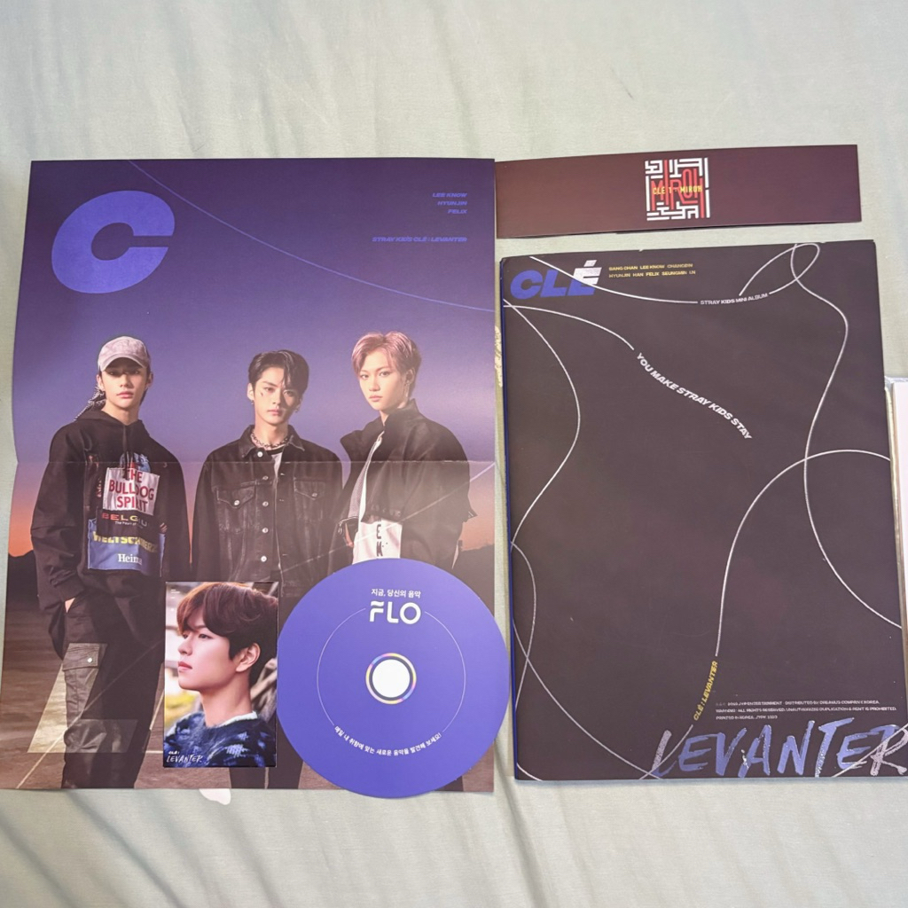 (read desc) ready ina stray kids cle levanter limited album (include calendar, frene freebie seungmi