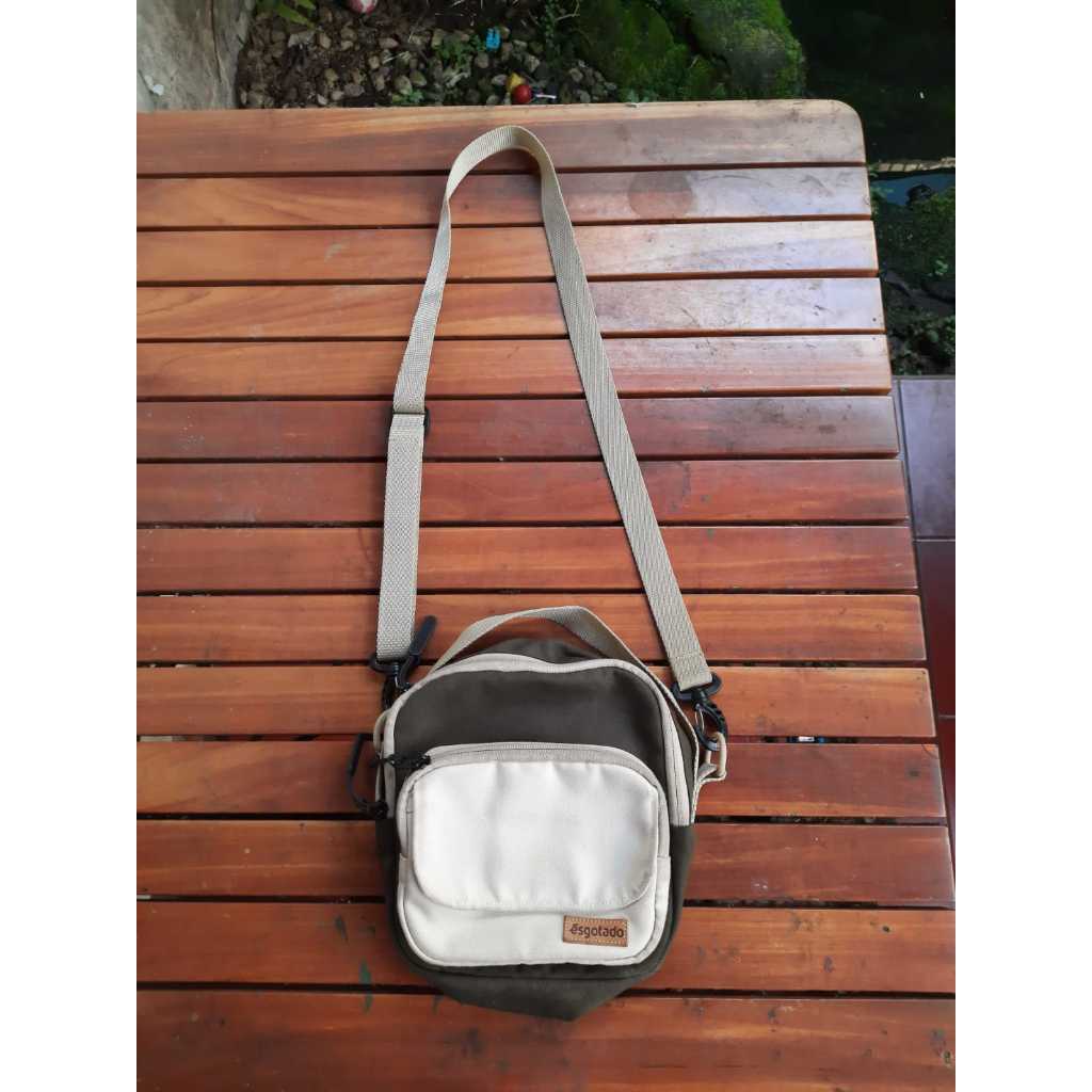 Preloved sling bag brand Esgotado