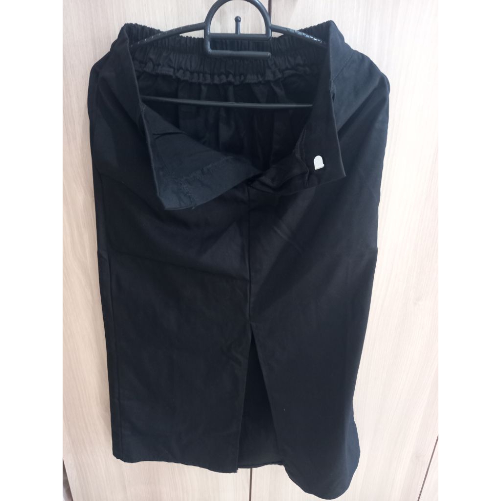 preloved rok hitam