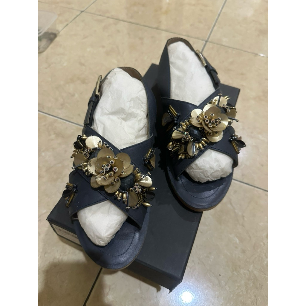 Cavva heels signature Navy PVRA (preloved)