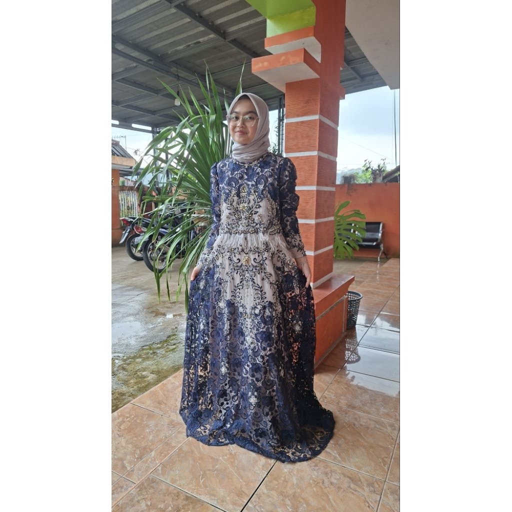 preloved sekali pake lebaran 2023 size M brand Elizabeth winsby