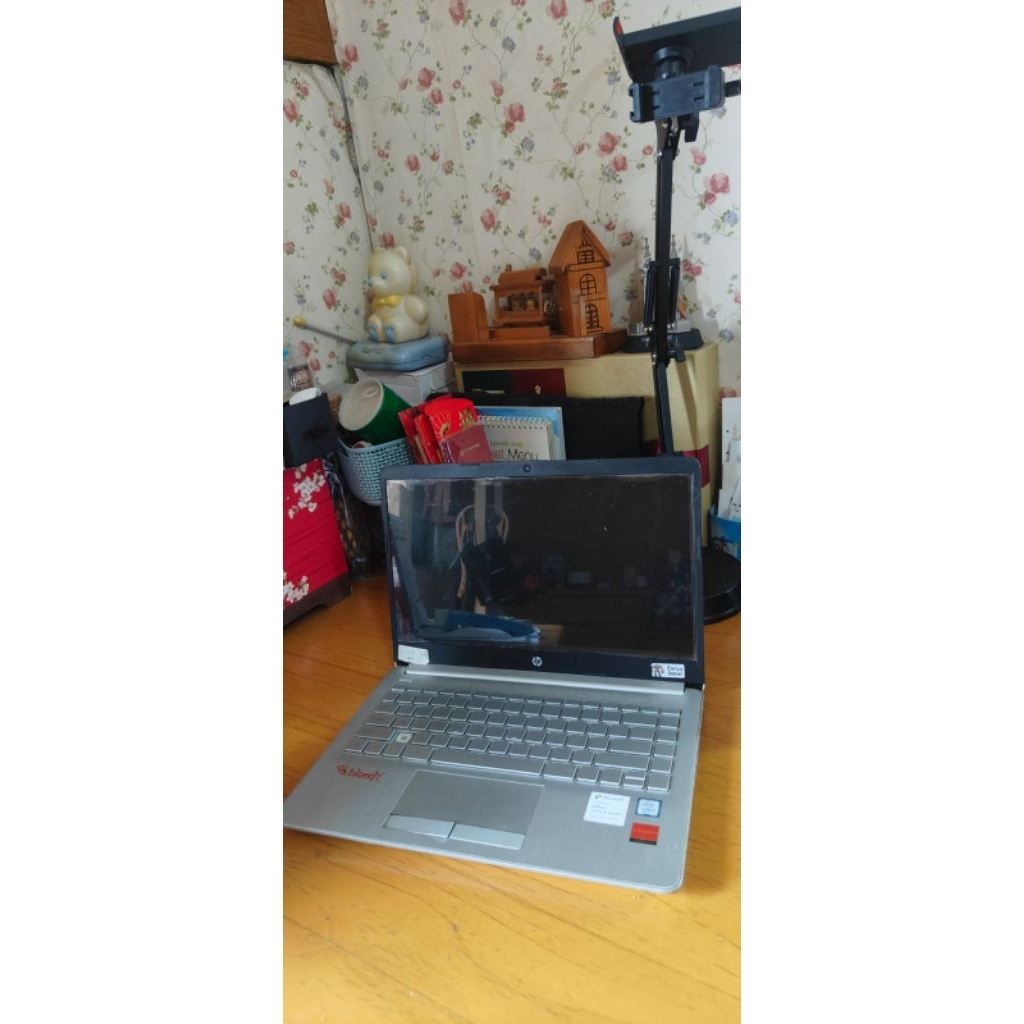 Laptop HP Murah seken Bekas Mulus HewletPackard IntelCore I3 gen 8 Ram 4 1Tb lengkap