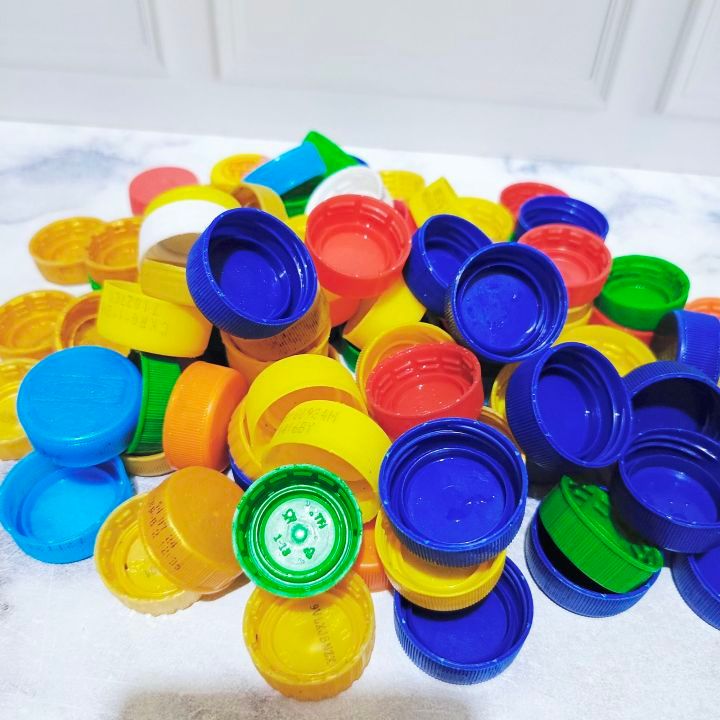 Tutup Botol Bekas Plastik Warna-Warni