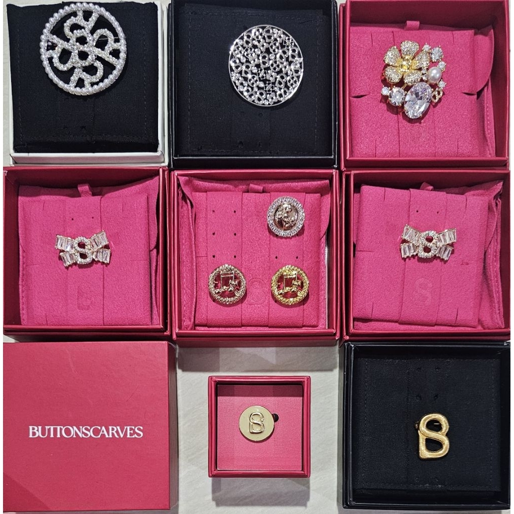 Buttonscarves Brooch Plumeria Gold, Petite Bow Brooch,  Petite Sig Textured Gold || Xanadu Round, Mo