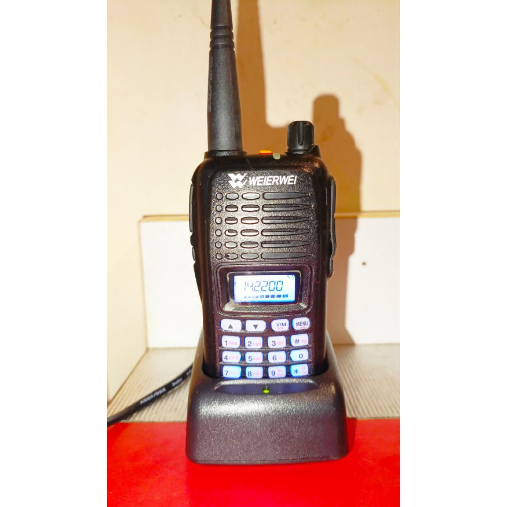 HT Bekas Normal, Merk Weierwei VEV-338, VHF, Lengkap Charger, Tinggal Pakai, Like New