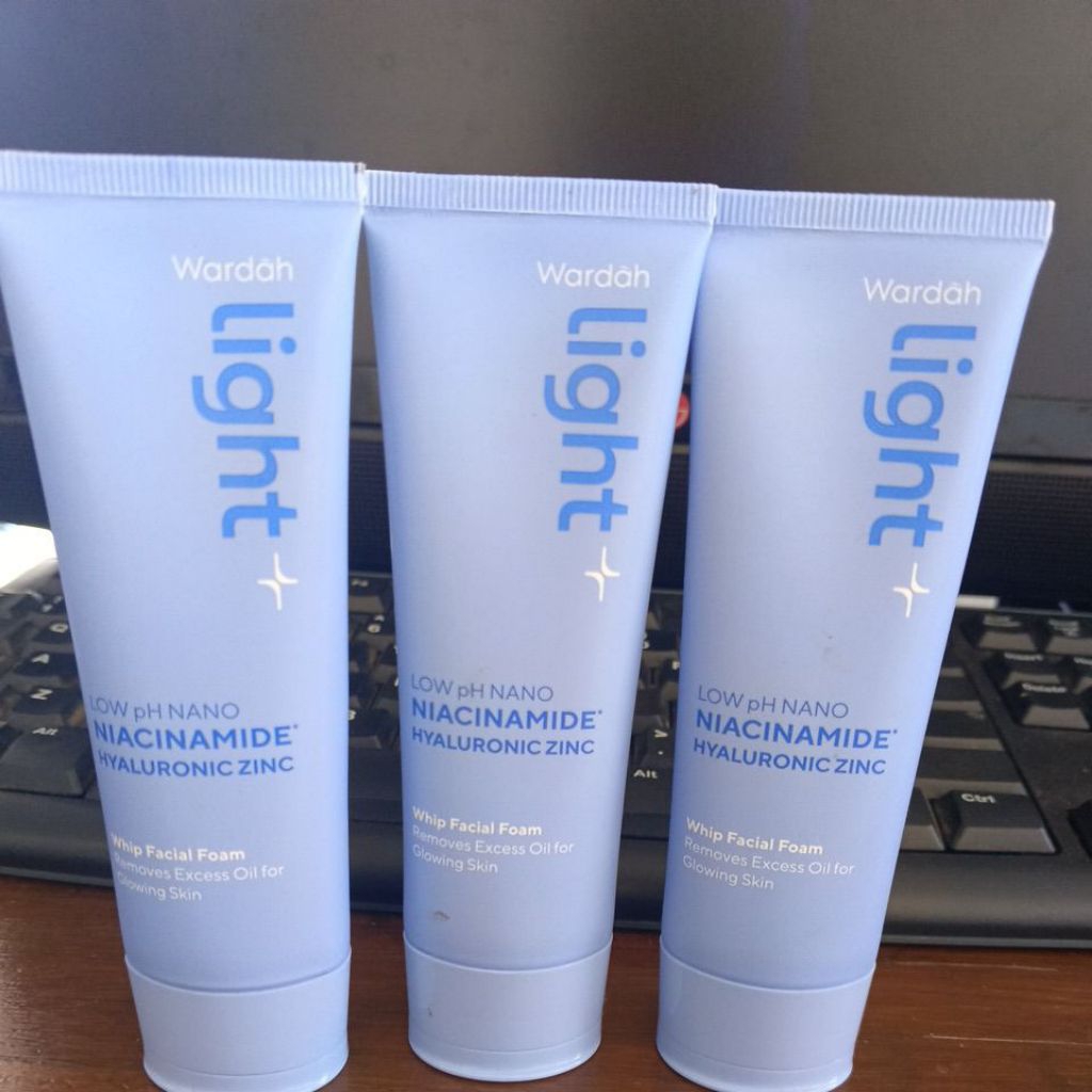 Sabun Cuci Muka Wardah Light+ Mencerahkan Kulit Wajah