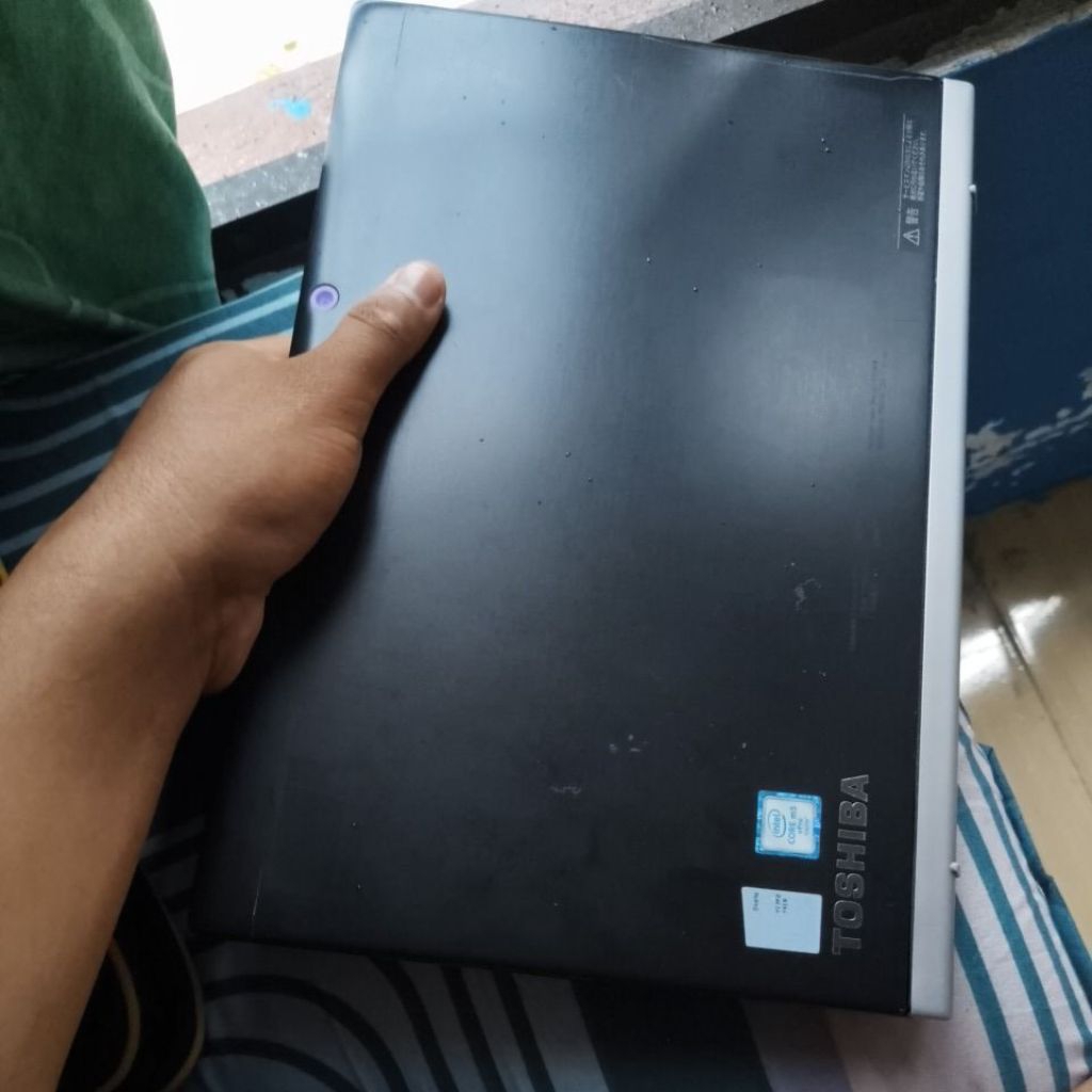 Laptop TOSHIBA Dynabook R82