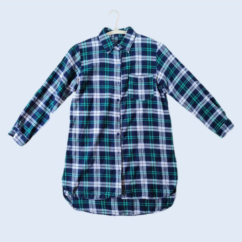 kemeja pria lengan panjang motif kotak kotak warna kombinasi hijau putih krem dan hitam bahan flanel