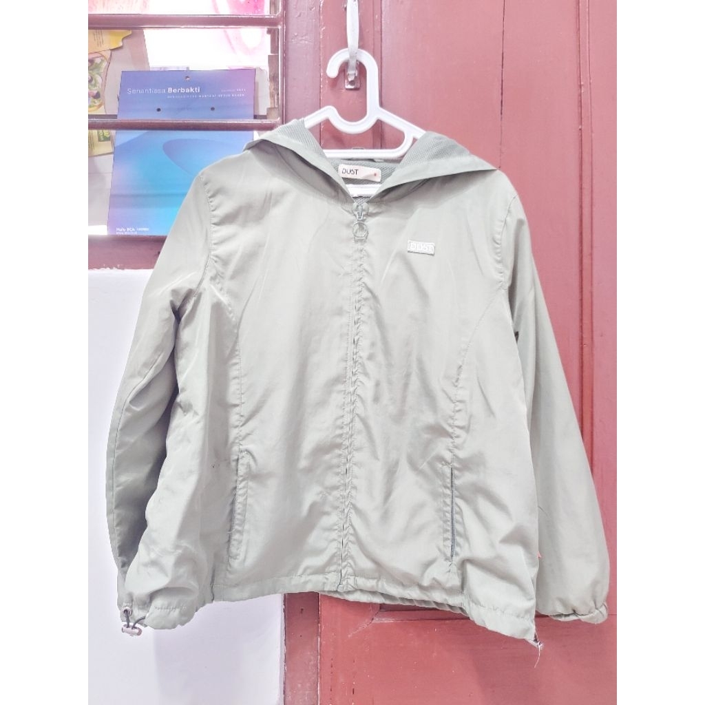 Preloved Jaket Wanita Merk Dust