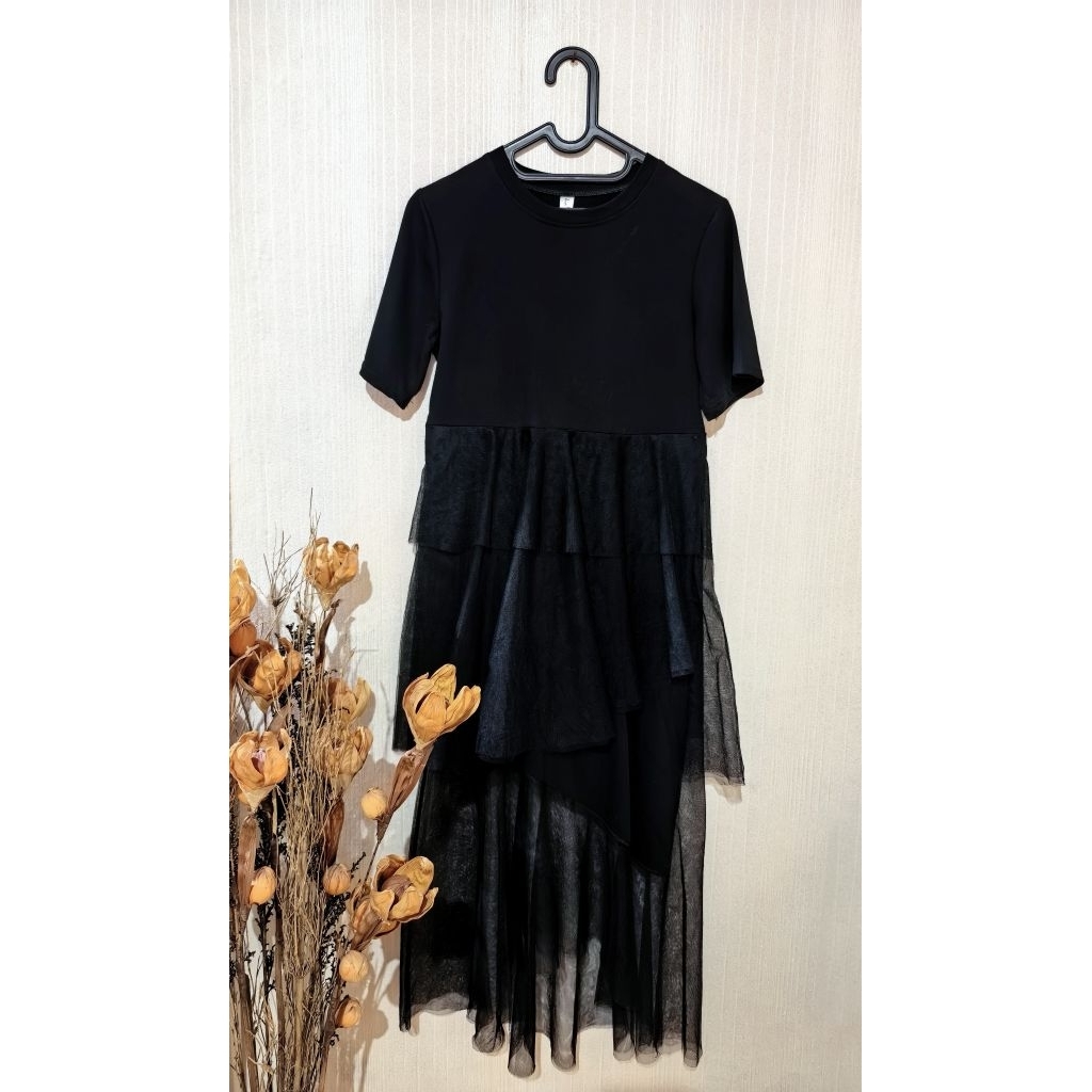 Dress Tile Hitam Polos