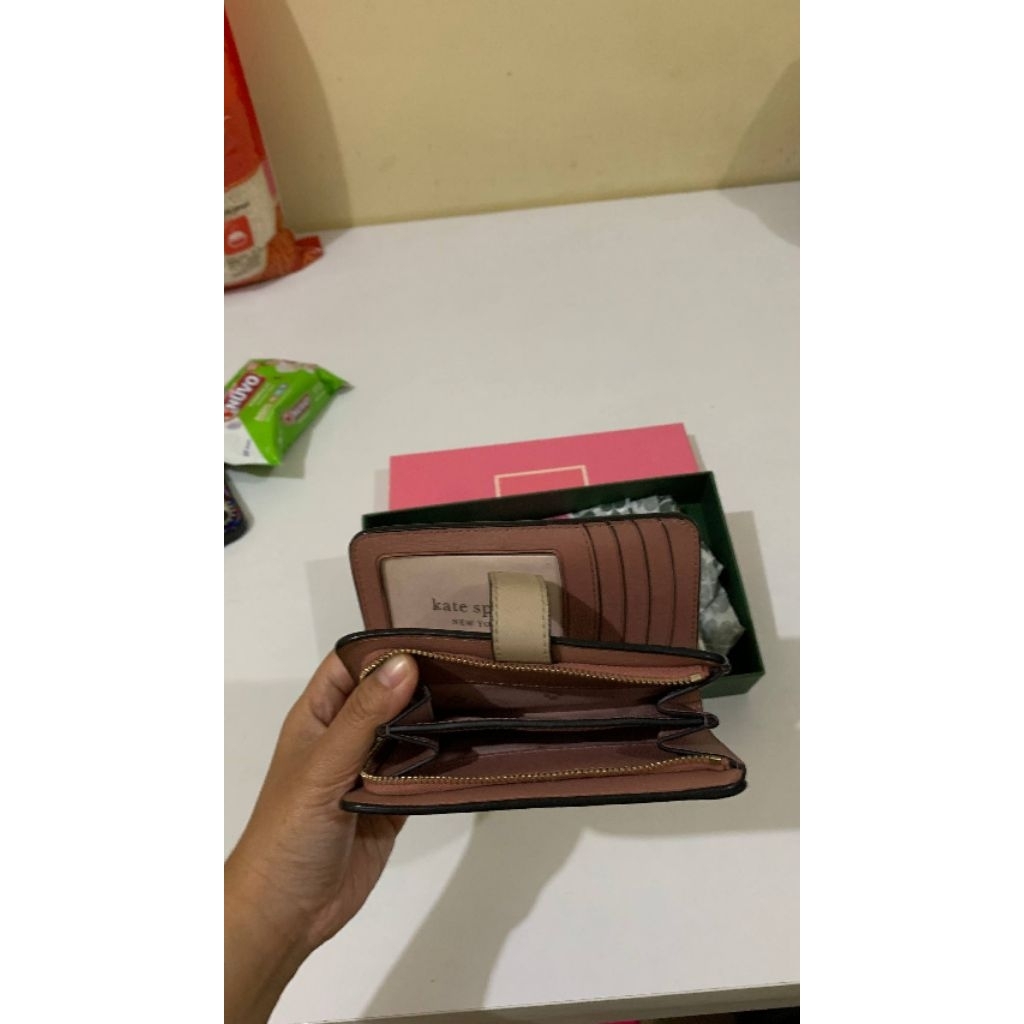 dompet medium katespade