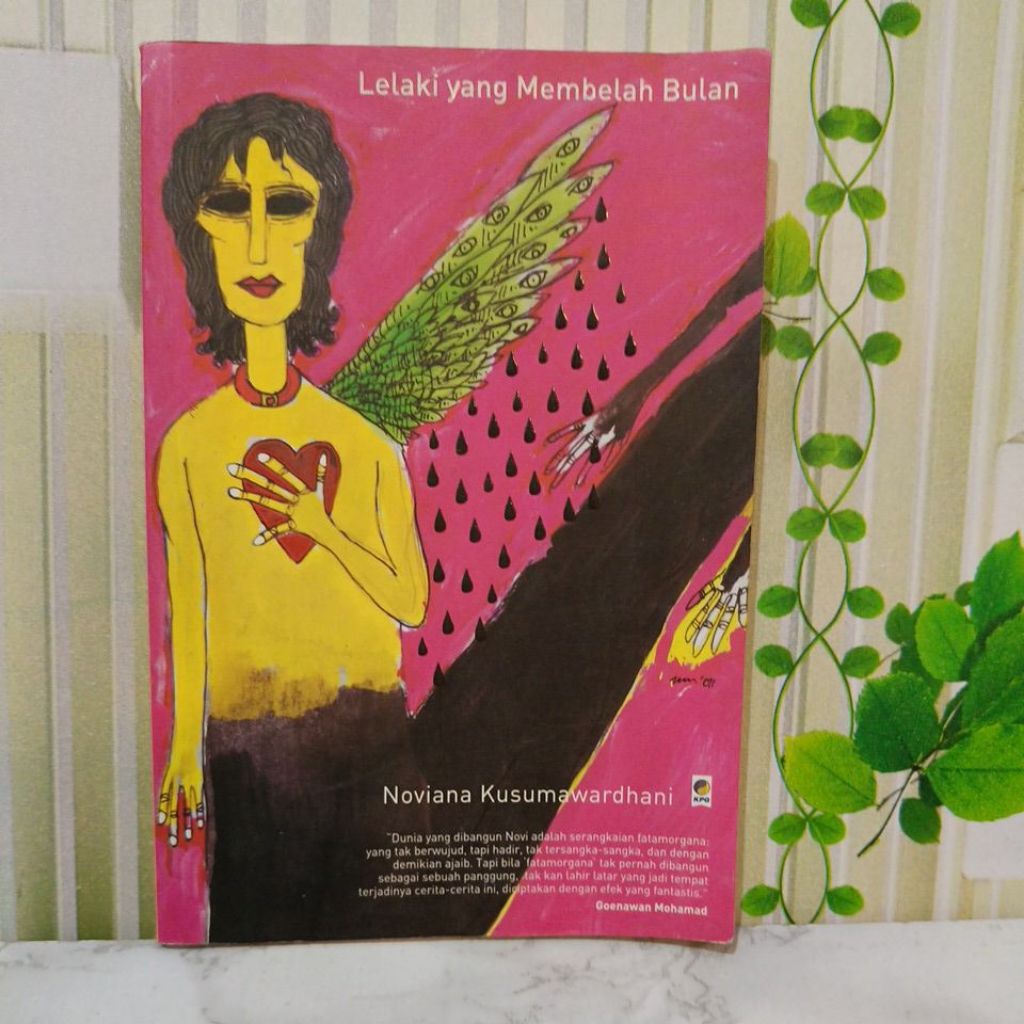 Kumpulan Cerpen Lelaki Yang Membelah Bulan Karya Noviana Kusumawardhani Original