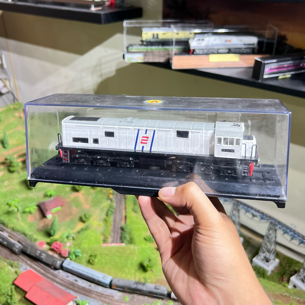 Miniatur Kereta Api / Lokomotif CC 201 Livery Vintage Albino Skala HO Low Detail