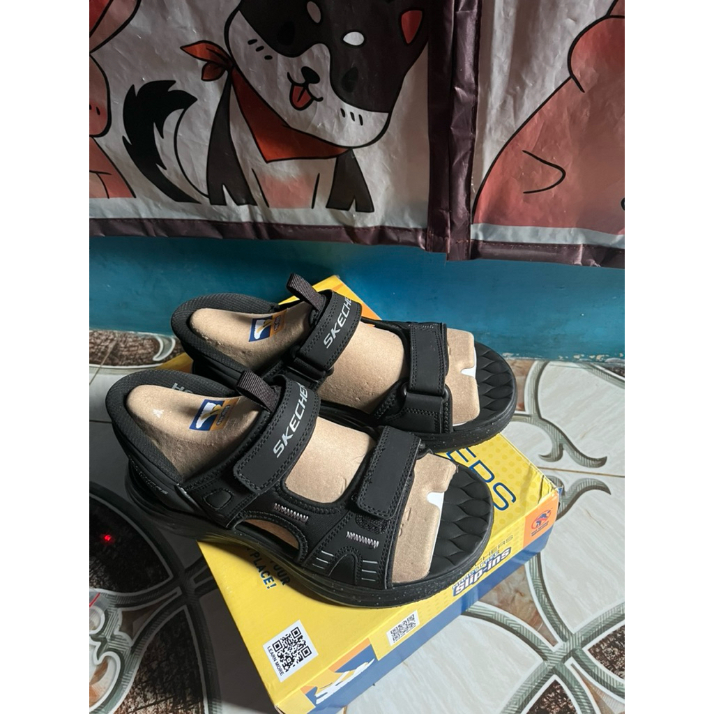 Sepatu sandal pria skechers