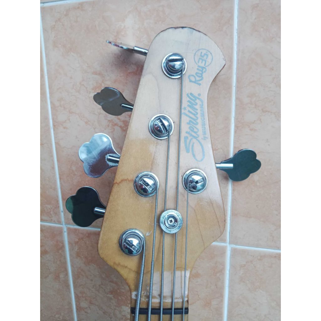 bass 5 string costum hq sterling ray