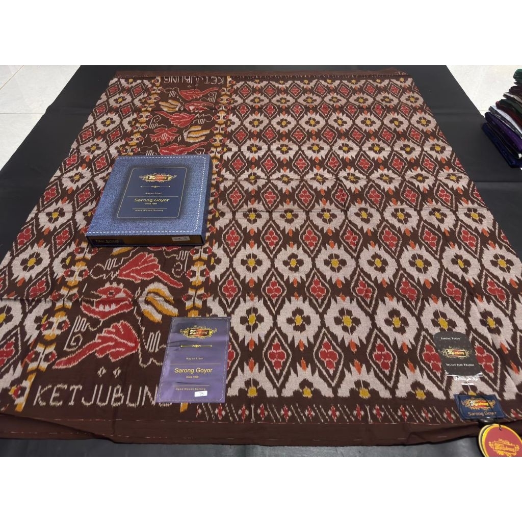 Sarung KETJUBUNG RED GOYOR Fiber GOLD