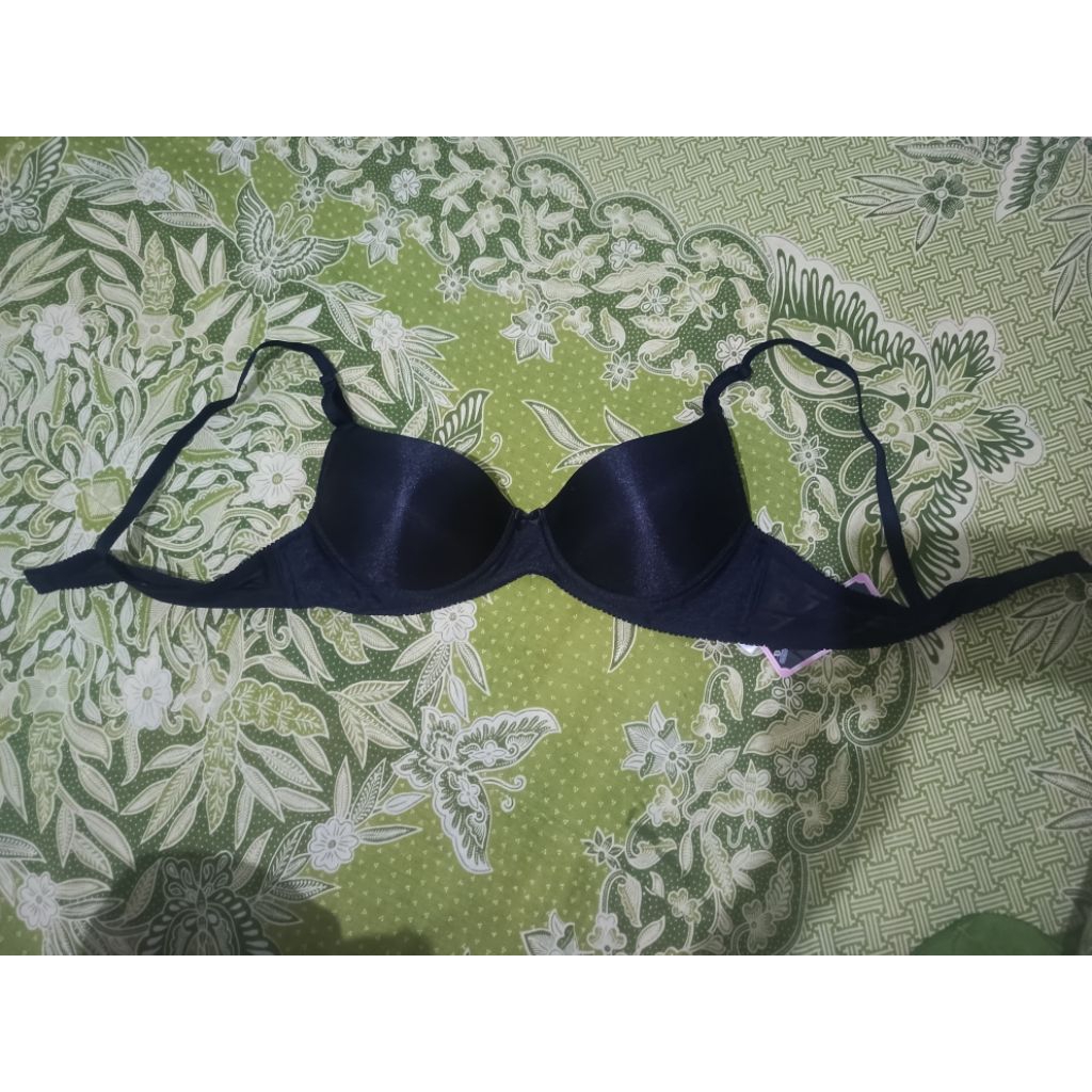 Bra hitam