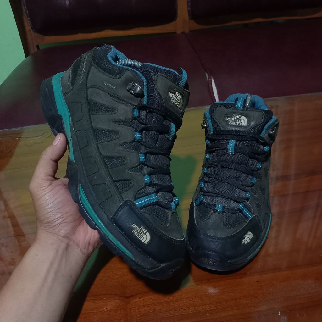 THE NORTH FACE SEPATU GUNUNG SECOND BRANDED SEPATU HIKING PRIA WANITA