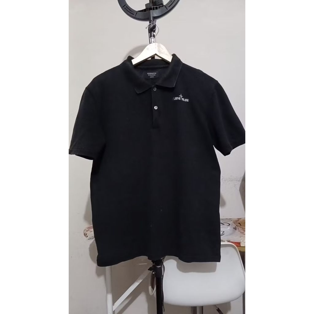 Kaos katun kerah polo warna hitam pekat ROMANTIC PIRATES X STONE ISLAND second Original size L ld 10