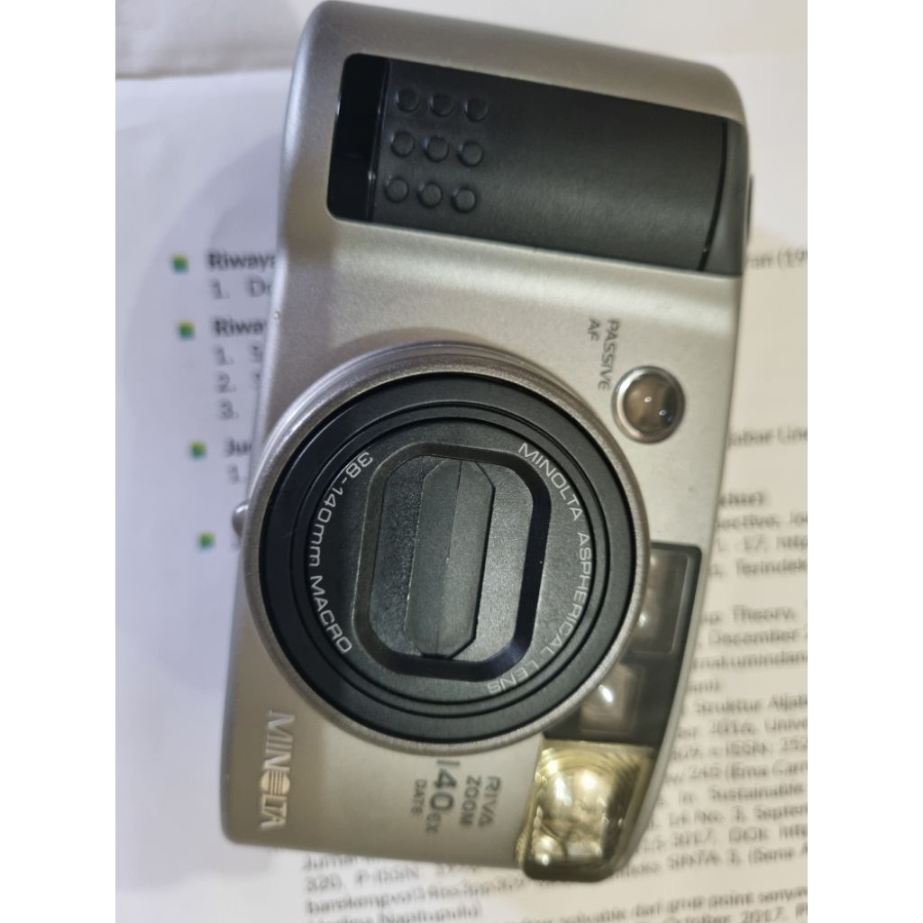 Kamera lawas. Kamera analog. Minolta Riva Zoom 140EX date. Kondisi hidup. Perlu service. Lihat deskr