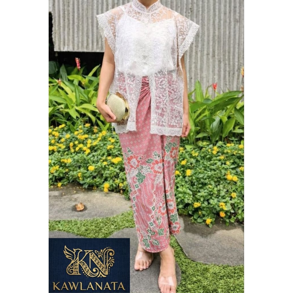 Rok Lilit Batik Wanita modern bawahan kaos putih