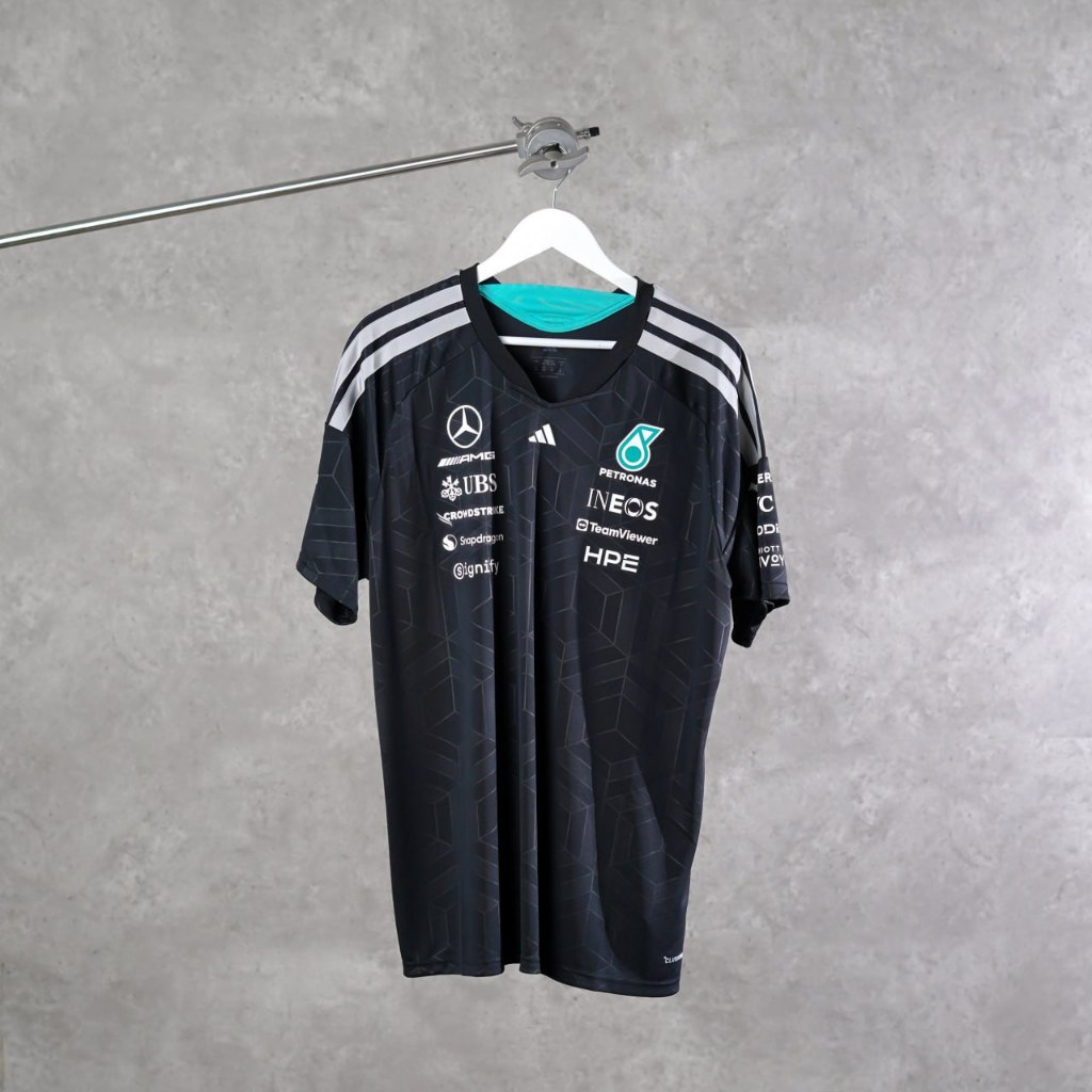 Kaos F1 PETRONAS MERCEDES AMG BLACK 2026 TSHIRT 100% ORIGINAL